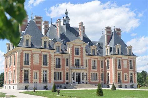 Château de Nainville-les-Roches: Lâu đài lịch sử với kiến trúc Gothic và vẻ đẹp thơ mộng!