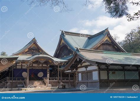 Ise Grand Shrine: Một Kiến Trúc Cổ Quái Diệu Giữa Thiên Nhiên Lộng Lẫy!