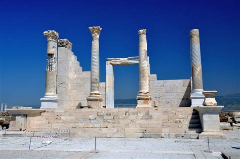  Ruins of Laodicea: Unraveling the Mysteries of an Ancient Metropolis!